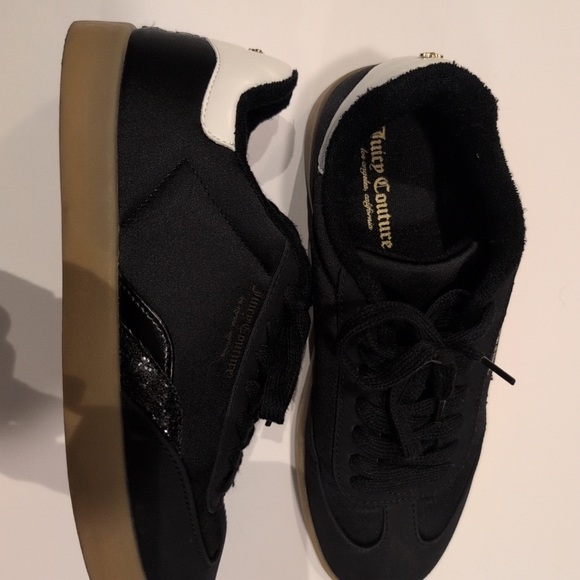 New Juicy Couture black and white sneakers with logo on side - size 9 Women's - Picture 8 of 8